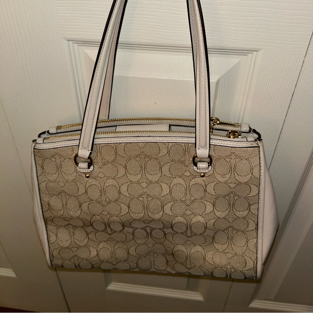 Beautiful Coach Satchel / Tote Style Handbag Gently Used